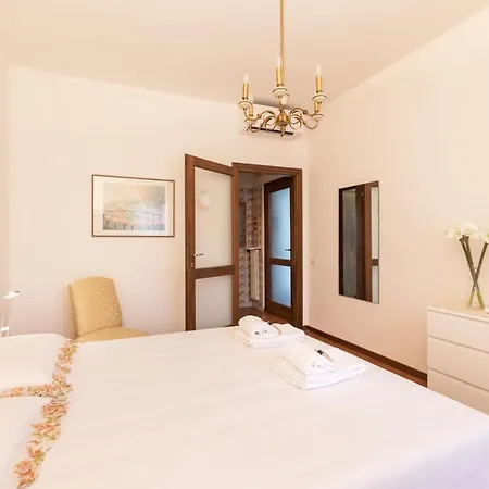 Apartment Secret Garden Liliad -